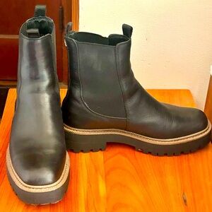 Sam Edelman Laguna Chelsea Boot Black Leather Lugged Sole Size 8.5M/39